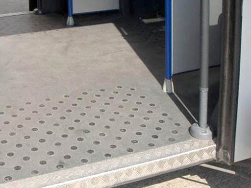 Punktförmige Antirutschapplikation, Flughafenbusse