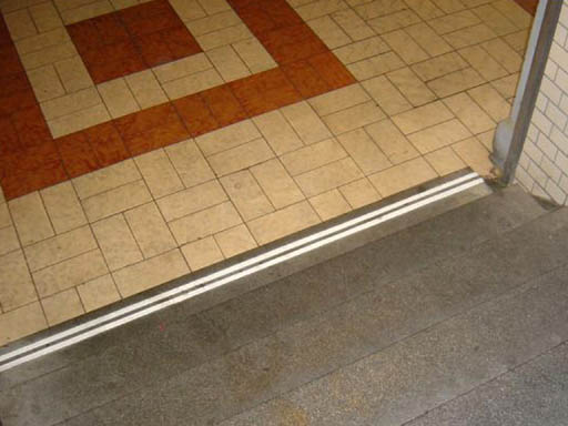 Kontraststreifen, Bahnhof, Nürnberg