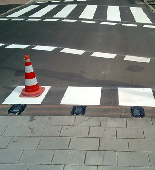 Fahrbahnmarkierung-Zebrastreifen